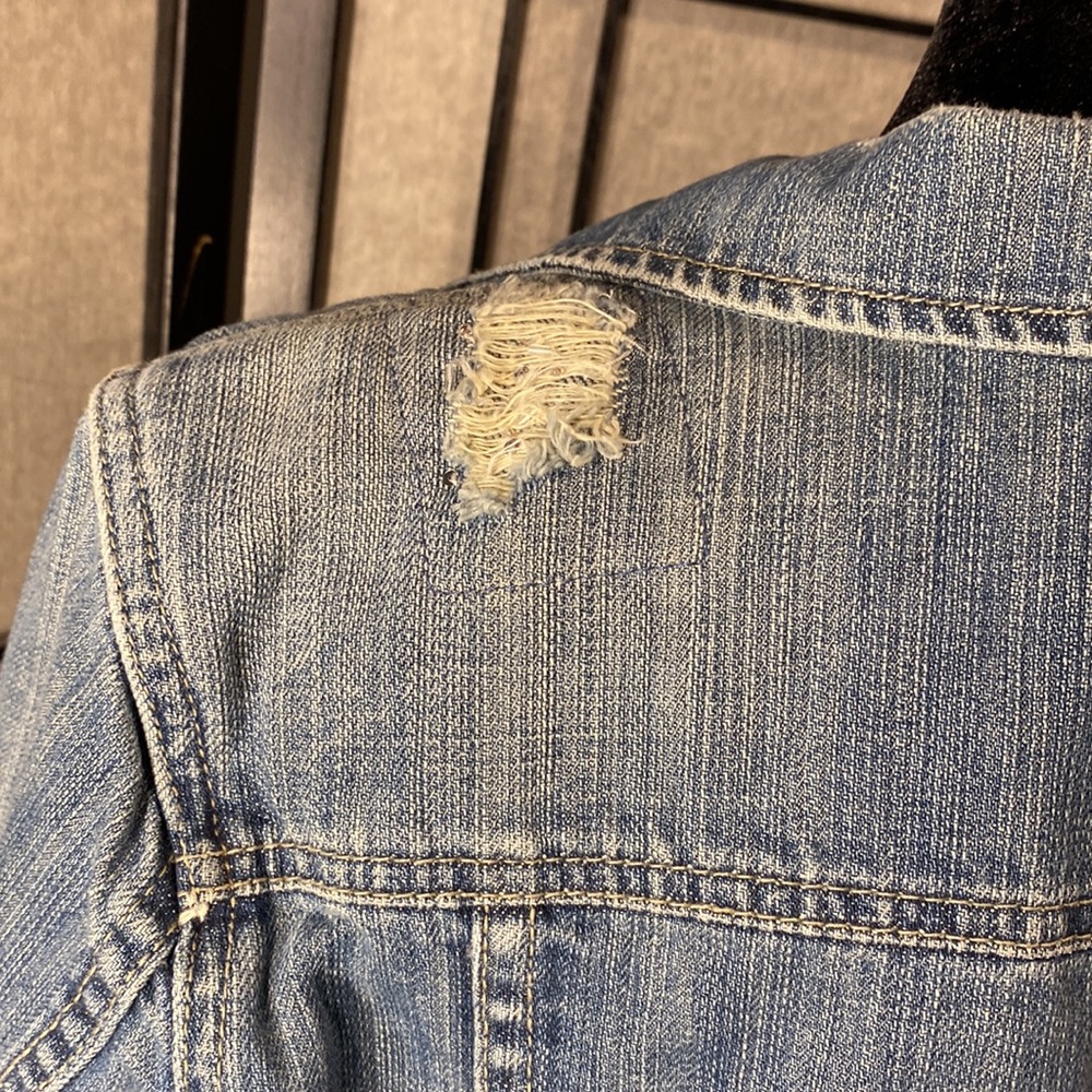 American Eagle size M distressed jean jacket - Picture 4 of 13
